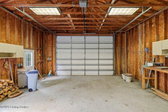 477 Mill Brook Cir, Shepherdsville, KY 40165