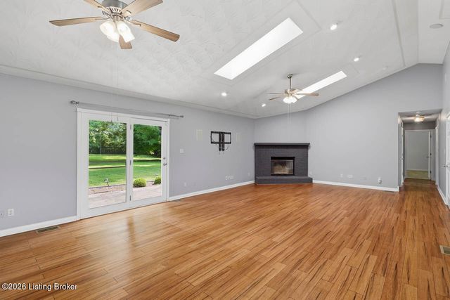 477 Mill Brook Cir, Shepherdsville, KY 40165