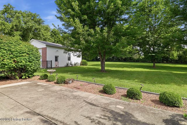 477 Mill Brook Cir, Shepherdsville, KY 40165