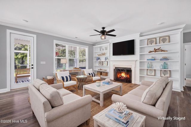 646 Crown Pointe Drive, Hampstead, NC 28443