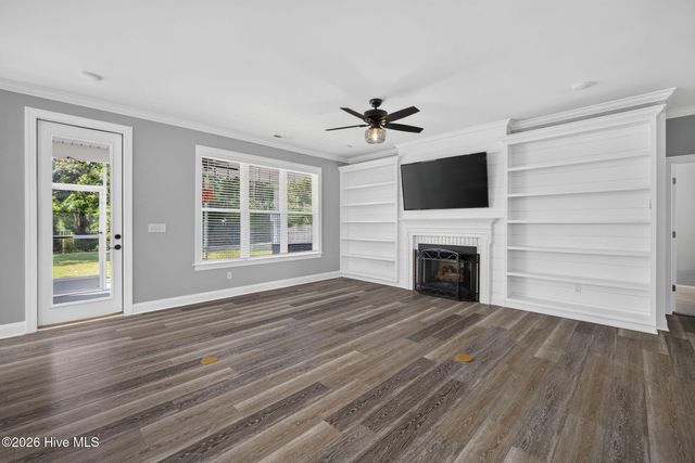 646 Crown Pointe Drive, Hampstead, NC 28443