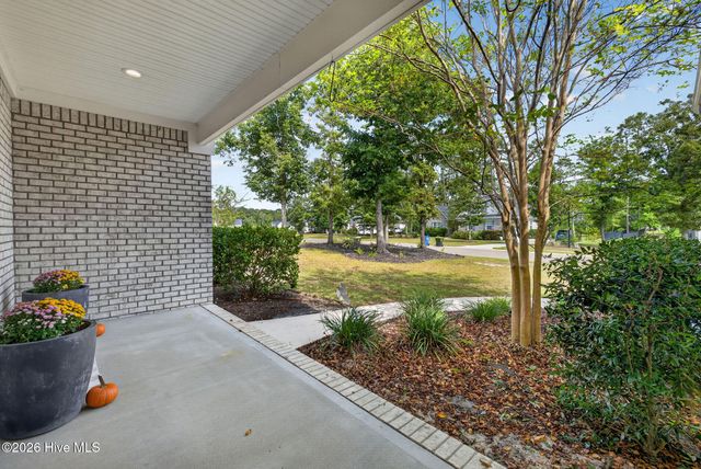646 Crown Pointe Drive, Hampstead, NC 28443