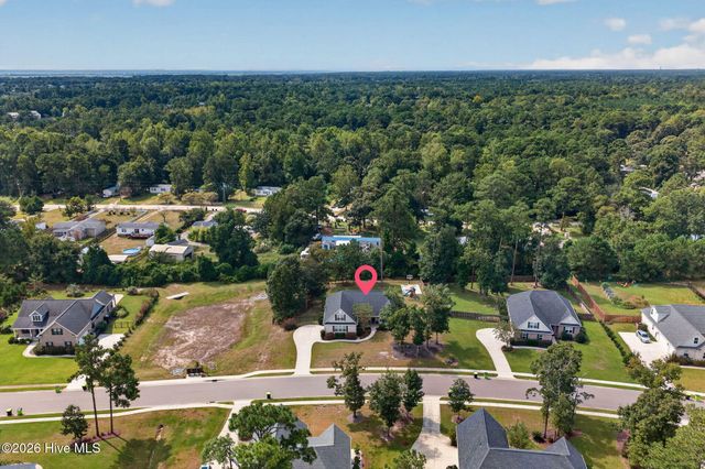 646 Crown Pointe Drive, Hampstead, NC 28443