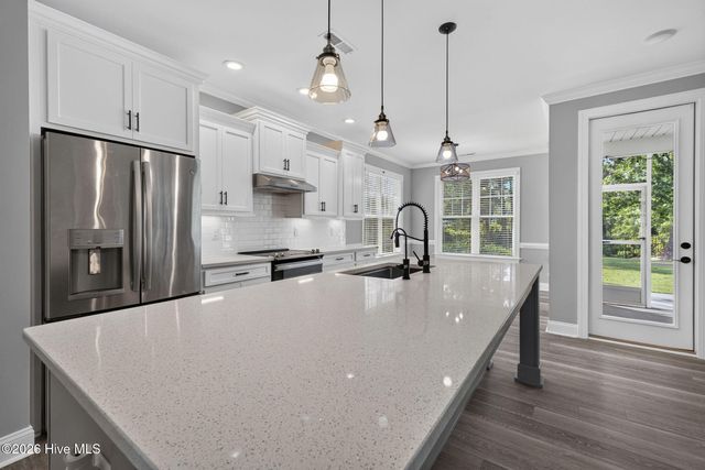 646 Crown Pointe Drive, Hampstead, NC 28443