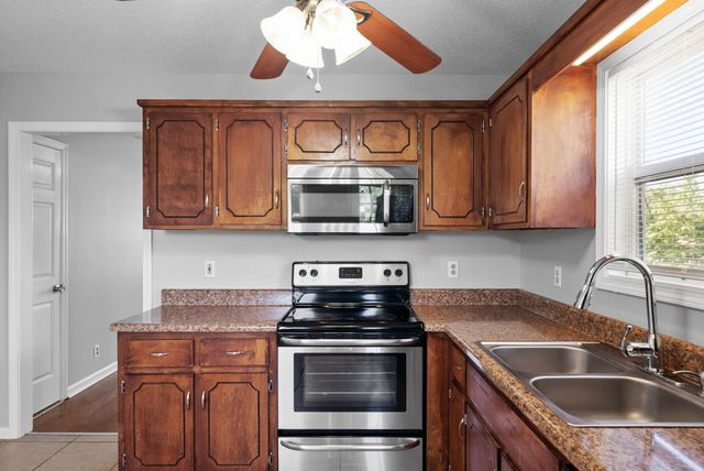 1985 Timberline Cir, Oak Grove, KY 42262