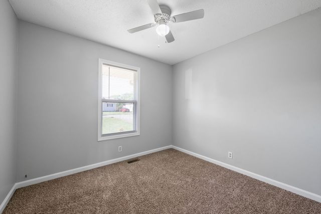 1985 Timberline Cir, Oak Grove, KY 42262