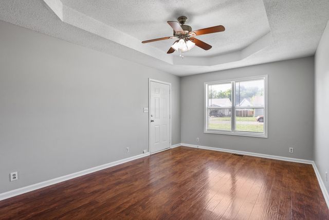 1985 Timberline Cir, Oak Grove, KY 42262