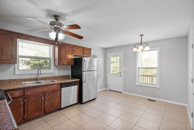 1985 Timberline Cir, Oak Grove, KY 42262