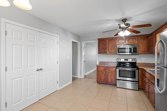 1985 Timberline Cir, Oak Grove, KY 42262