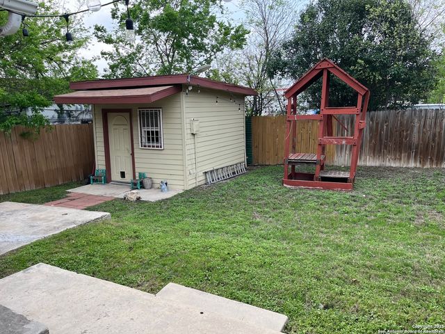 433 Dora St, San Antonio, TX 78212
