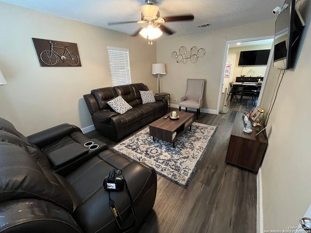 433 Dora St, San Antonio, TX 78212