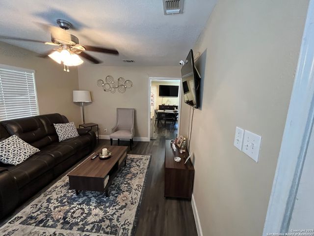 433 Dora St, San Antonio, TX 78212