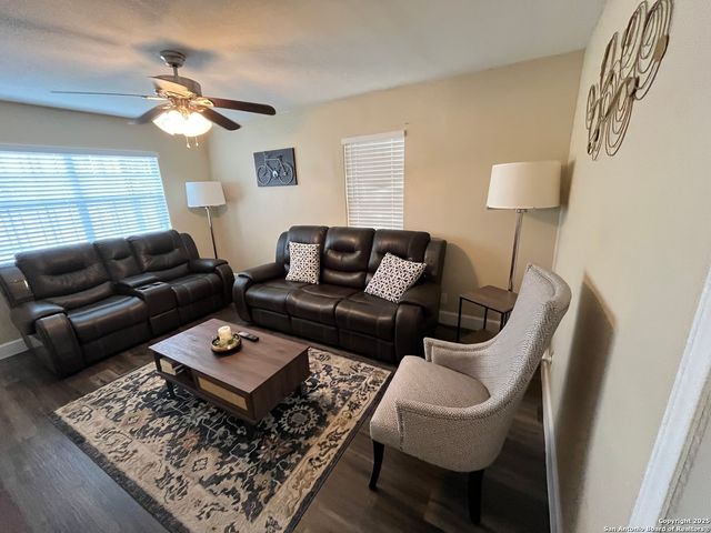 433 Dora St, San Antonio, TX 78212