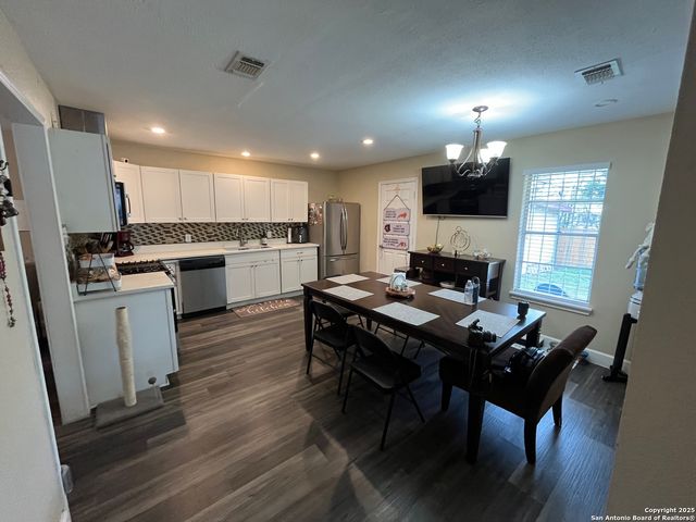 433 Dora St, San Antonio, TX 78212