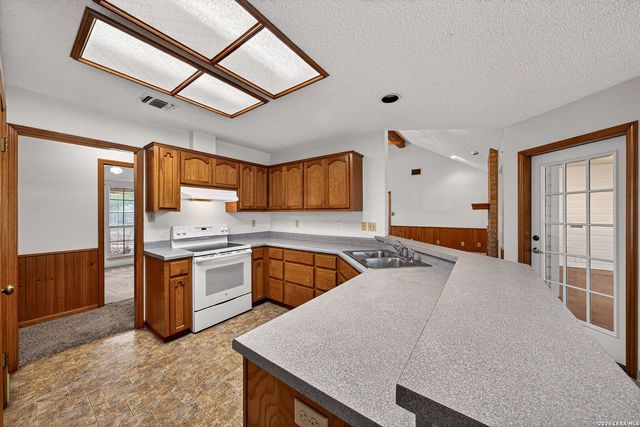 418 County Road 574, Castroville, TX 78009