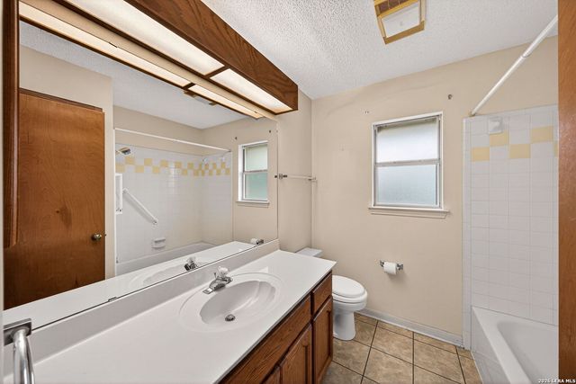 418 County Road 574, Castroville, TX 78009