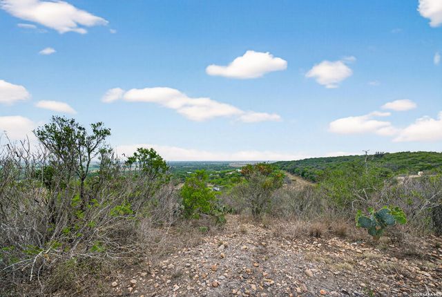 418 County Road 574, Castroville, TX 78009