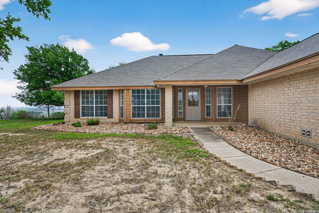 418 County Road 574, Castroville, TX 78009