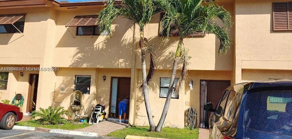 6850 NW 173rd Dr 106, Hialeah, FL 33015