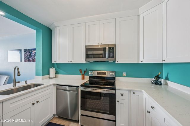 601 1ST Street S 5E, Jacksonville Beach, FL 32250