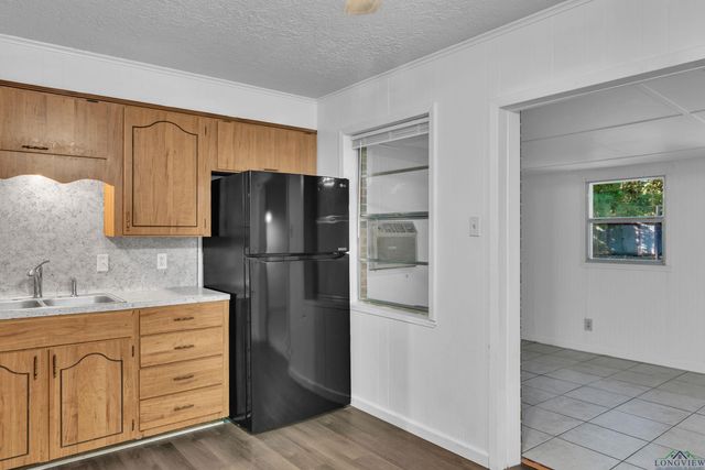 2812 Rampy St, Gladewater, TX 75647