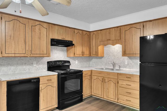 2812 Rampy St, Gladewater, TX 75647