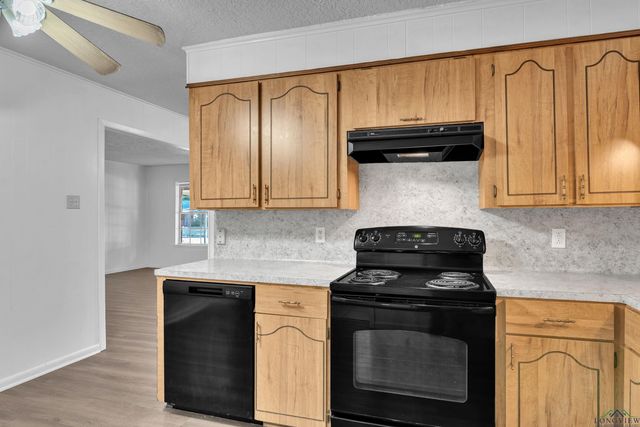 2812 Rampy St, Gladewater, TX 75647