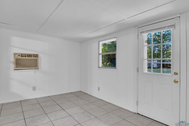 2812 Rampy St, Gladewater, TX 75647