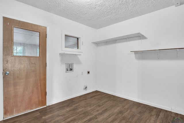 2812 Rampy St, Gladewater, TX 75647