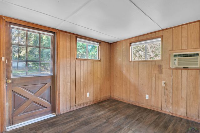 2812 Rampy St, Gladewater, TX 75647