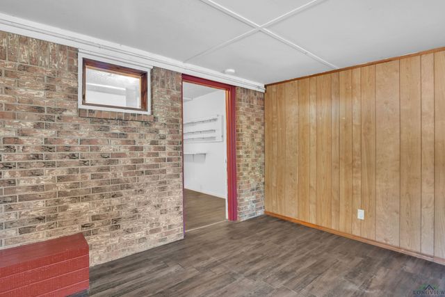 2812 Rampy St, Gladewater, TX 75647