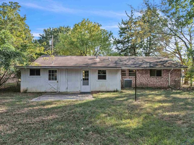 2812 Rampy St, Gladewater, TX 75647