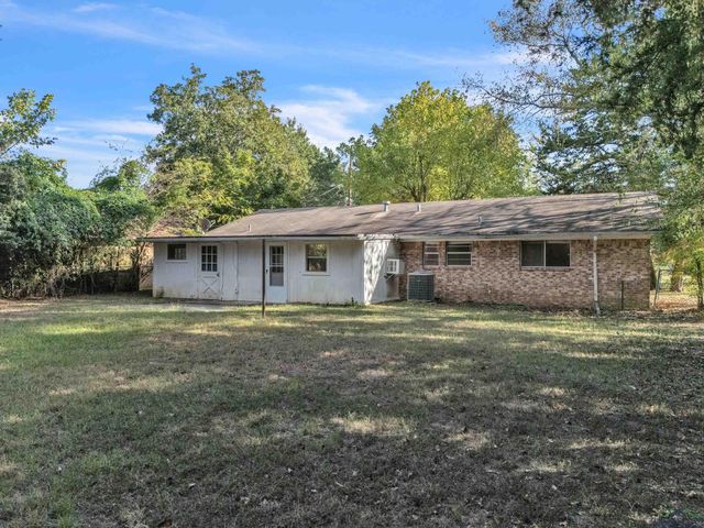 2812 Rampy St, Gladewater, TX 75647