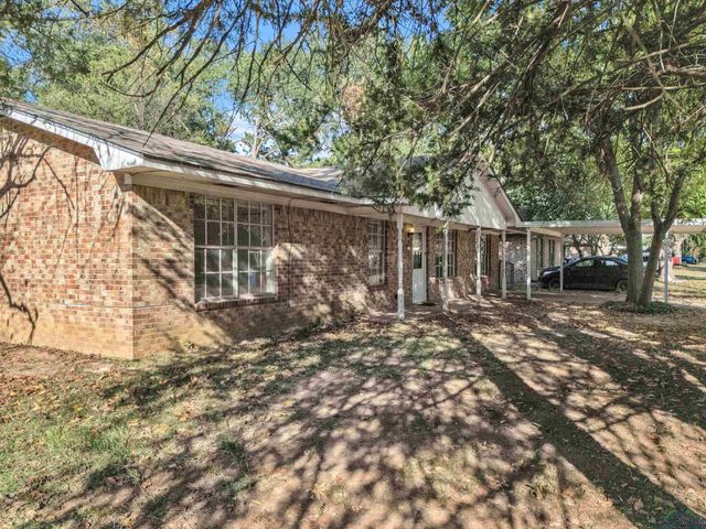 2812 Rampy St, Gladewater, TX 75647