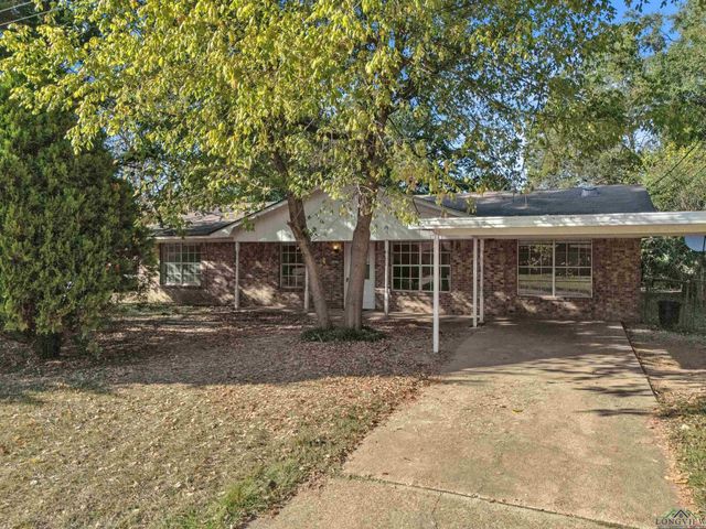 2812 Rampy St, Gladewater, TX 75647