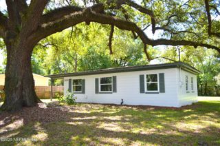3524 CENTERHILL Drive N, Jacksonville, FL 32254