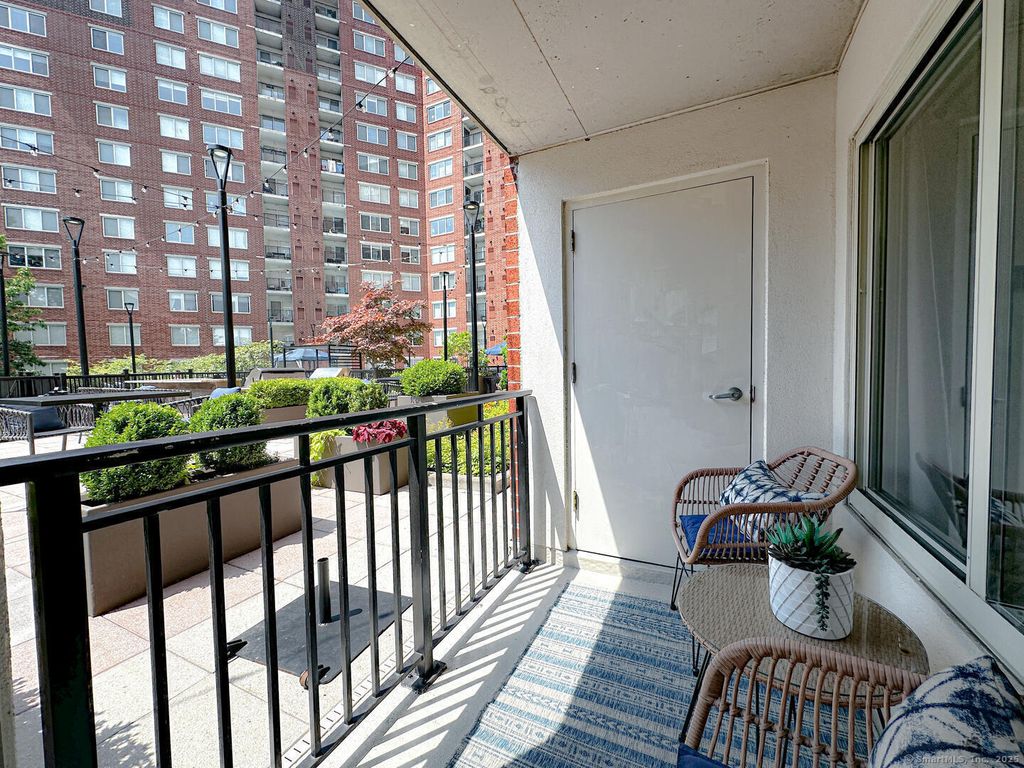 52 Forest Street 1009, Stamford, CT 06901