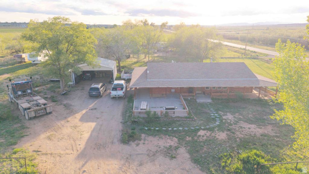 Image 4 of property listing at 3040 S 7455 W, Ioka, UT 84066