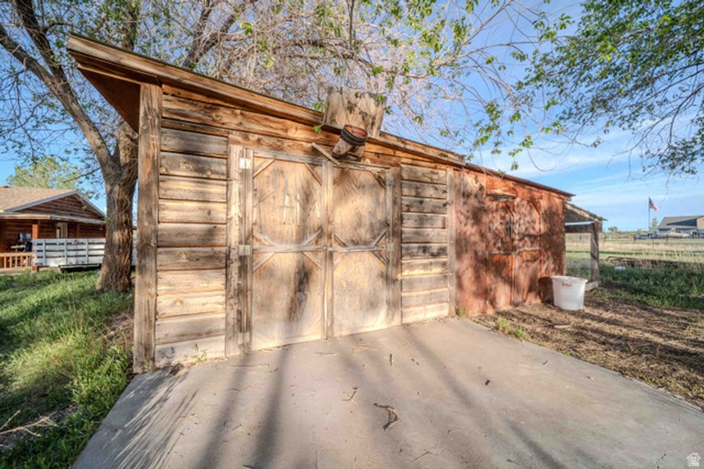Image 32 of property listing at 3040 S 7455 W, Ioka, UT 84066
