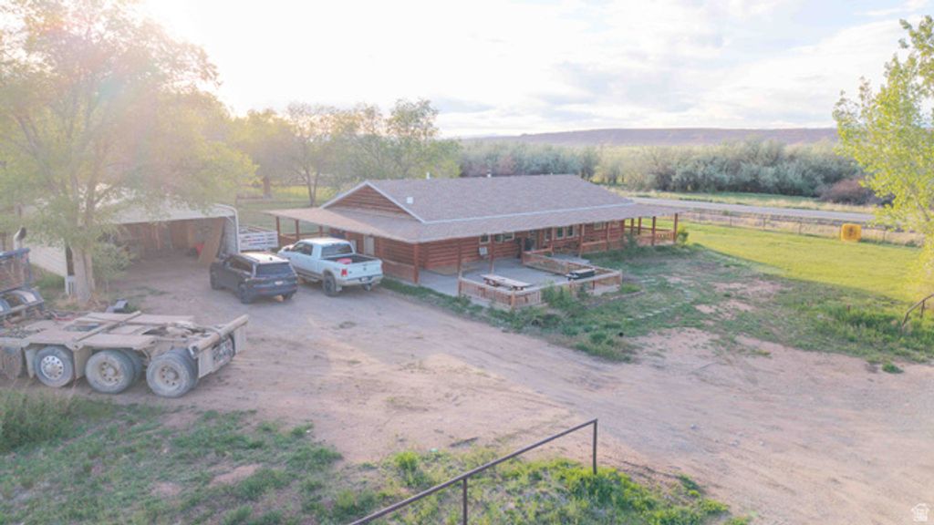 Image 5 of property listing at 3040 S 7455 W, Ioka, UT 84066
