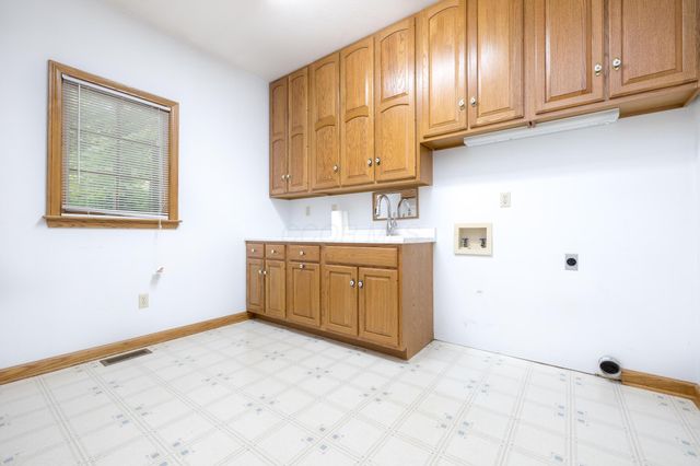 129 Tanglewood Drive, West Liberty, OH 43357