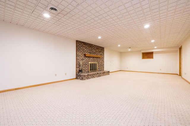 129 Tanglewood Drive, West Liberty, OH 43357