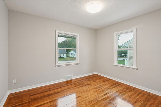 3901 54th Street, Des Moines, IA 50310