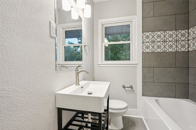 3901 54th Street, Des Moines, IA 50310