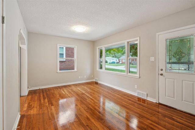 3901 54th Street, Des Moines, IA 50310