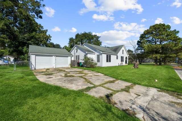 401 N Pruett Street, Baytown, TX 77520