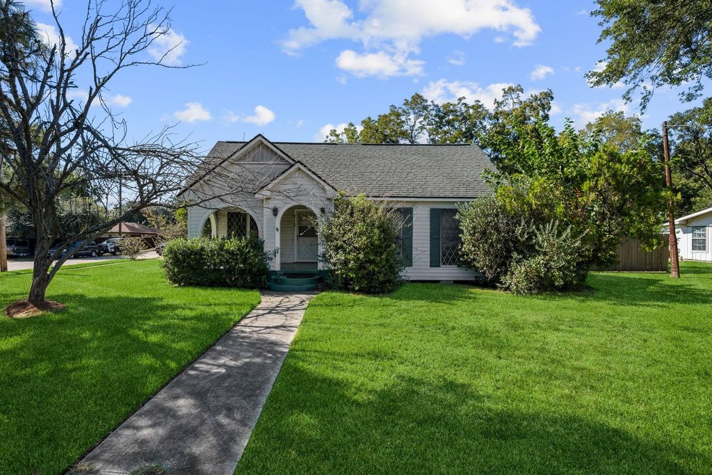 401 N Pruett Street, Baytown, TX 77520