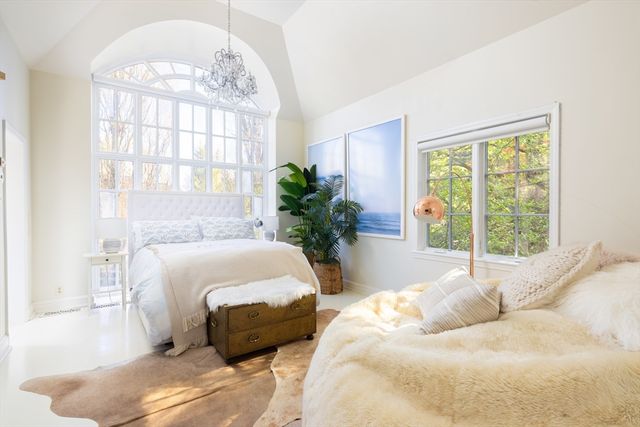 40 Singletree Rd, Brookline, MA 02467
