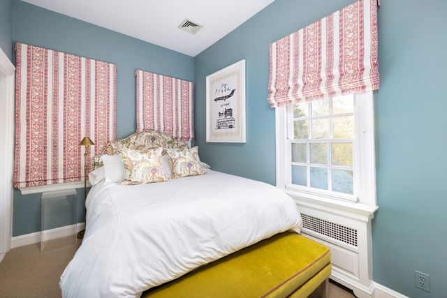 40 Singletree Rd, Brookline, MA 02467