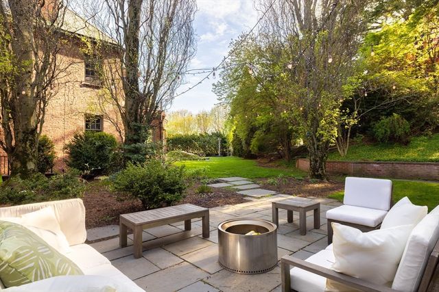 40 Singletree Rd, Brookline, MA 02467